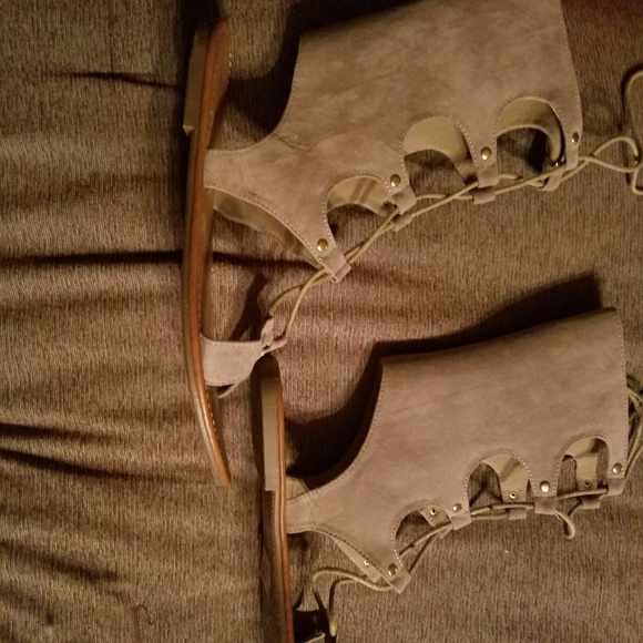 Betani pocahontas gladiator sandals 8.5 - Picture 2 of 2